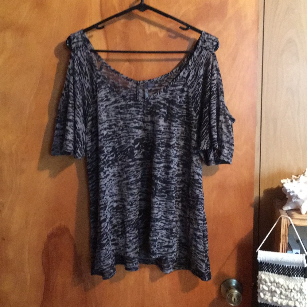 Burnout Cold Shoulder Flowy Tee